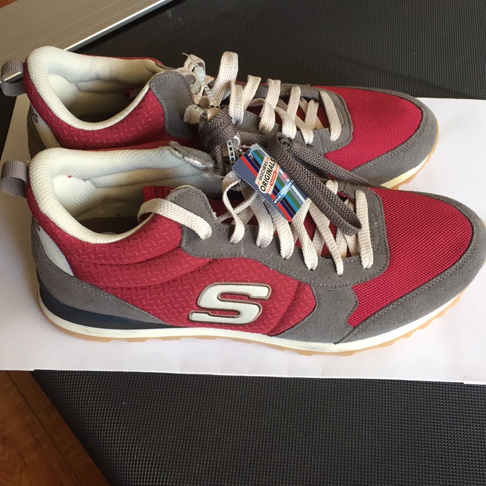 Men’s SKECHERS SIZE 13 BNWT